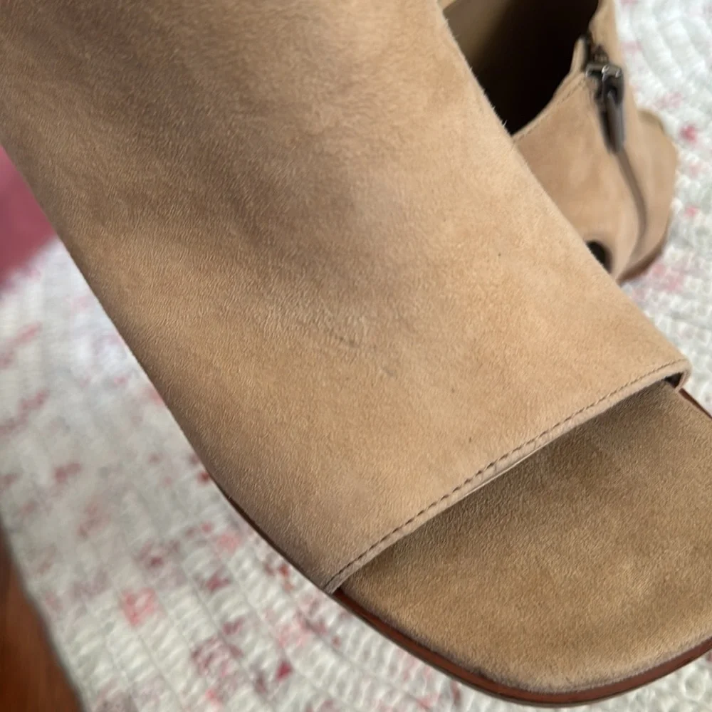 Vince Camuto VV-Kensli Open Toe Square Toed Bootie Size 7 EUR 37.5 Suede Leather